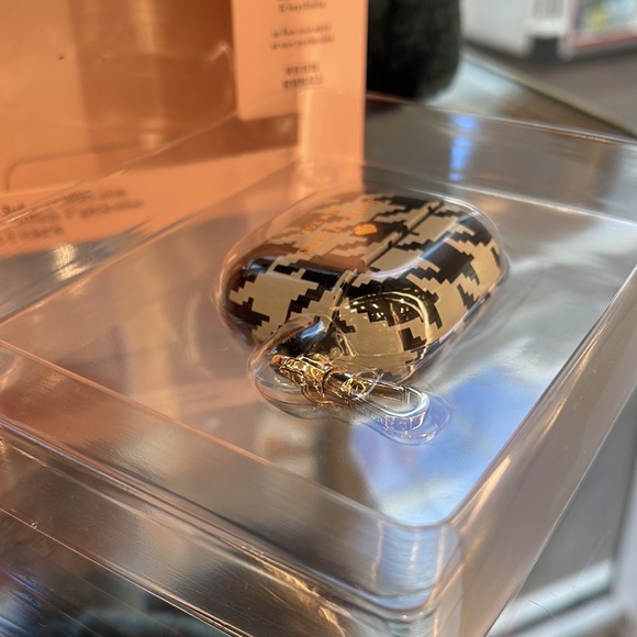 Kate  Spade AirPods Pro Gen 3 Case Boxed K8148 - Picture 5 of 16